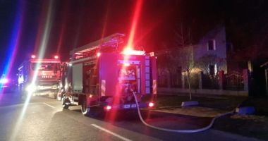 Stire din Eveniment : Incendiu lângă Liceul “Mircea cel Bătrân”. O clădire dezafectată a luat foc