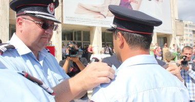 1 ofițer și 5 subofițeri, avansați în grad înainte de termen - 2