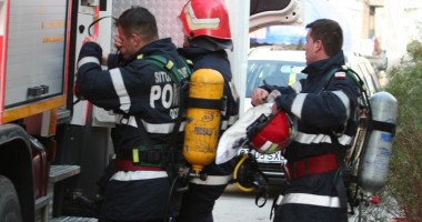 Stire din Eveniment : Un depozit de jucării a ars, astăzi, în Constanța