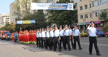 Stire din Eveniment : Pompierii militari constănțeni - evoluția armei la ceas aniversar