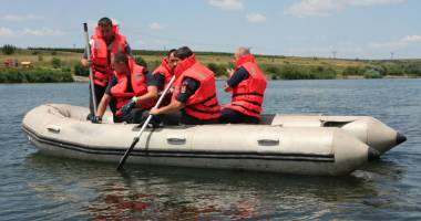Stire din Eveniment : Pompierii militari vor patrula cu bărci pe litoral și pe lacul Siutghiol. "Sunt puncte vulnerabile pentru noi"