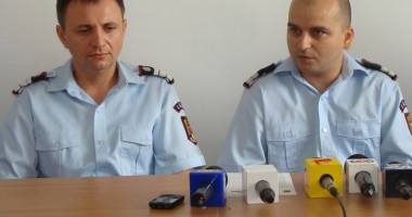 Stire din Eveniment : Cum au salvat doi pompieri viața unei tinere aflată încarcerată