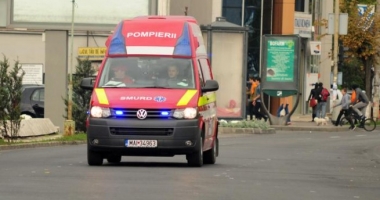 PERSOANĂ ELECTROCUTATĂ PE UN STÂLP / Un echipaj SMURD, la fața locului