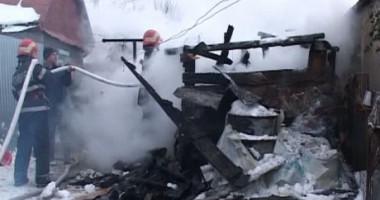 Stire din Eveniment : Pompierilor din Tulcea le-a înghețat apa pe furtun (VIDEO)