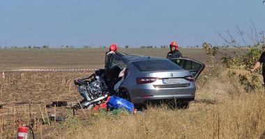 Stire din Eveniment : Un pompier care a salvat multe vieți nu a putut să-și scape soția dintr-un accident cumplit