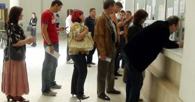 Ponta vrea soluții pentru desființarea cozilor de la Fisc