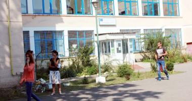 Stire din Cultură-Educație : Cum ajung profesorii să achite amenzile date școlilor
