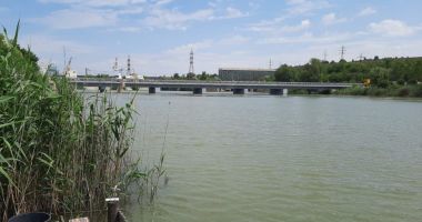 Stire din Eveniment : Dosare penale pentru pontoane construite ilegal