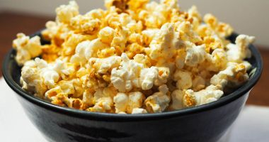 Stire din Sănătate : Popcornul, recomandat de nutriționiști drept o gustare sănătoasă