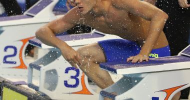 Stire din Sport : David Popovici, pregătiri intense pentru Campionatele Mondiale de Nataţie