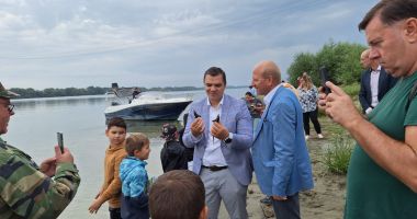 Stire din Social : Aniversarea Rezervației Biosferei Delta Dunării: 1.300 de pui de sturion au fost eliberați