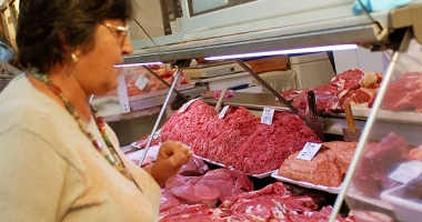 Populația cheltuiește 84,2% din venituri pe hrană, servicii și impozite