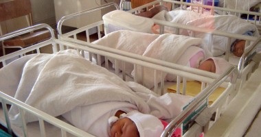Stire din Social : Populația  României scade  cu câteva  mii de persoane  în fiecare lună