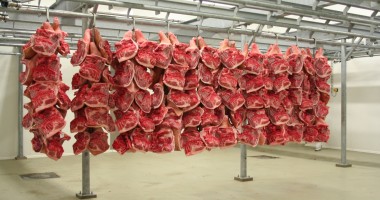 Stire din Economie : Iată la ce trebuie să fim atenți când cumpărăm carne de porc