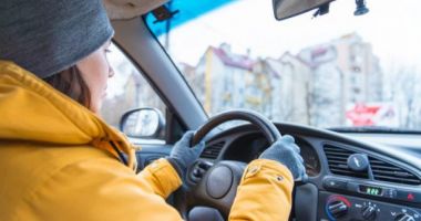 Stire din Eveniment : Titi Aur, despre greșeala pe care mulți șoferi o fac la pornirea mașinii pe frig: "Asta este cea mai dăunătoare mișcare"