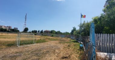 Stire din Economie : Pandemia a pus capăt jocului! Şanţuri, ruginituri şi bălării pe stadionul Portul