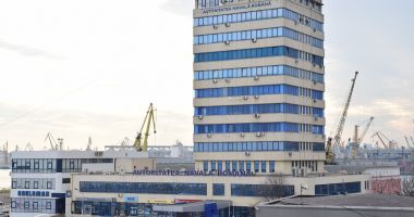 Stire din Economie : Frica de concedieri planează peste Portul Constanţa! 20% dintre angajaţi ar putea pleca acasă