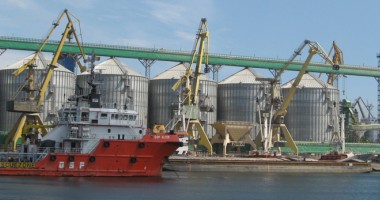 Stire din Economie : Investiții private, de peste 70 de milioane de euro, în porturile Constanța, Midia și Mangalia