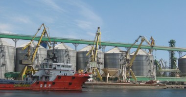 Stire din Economie : Constanța, mai dinamic decât Odessa și Novorossiysk