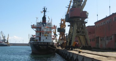Stire din Economie : Investiții de peste 200 milioane euro în infrastructura portului Constanța