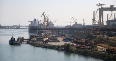 Stire din Economie : 71 de nave și-au anunțat sosirea în porturile românești