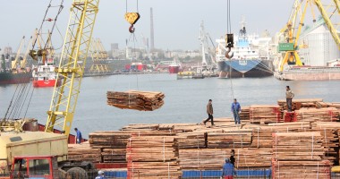 Stire din Economie : Porturile Constanța, Midia și Mangalia: 40 de nave sub operațiuni de încărcare - descărcare