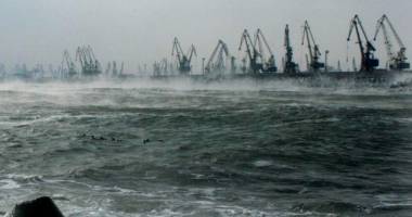 Stire din Social : Porturile de la Marea Neagră, ÎNCHISE din cauza vântului puternic