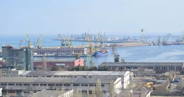 Stire din Economie : Blocaje administrative, numiri politice, trafic în scădere. „Furtună“ în Portul Constanța