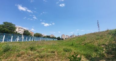 Pandemia a pus capăt jocului! Şanţuri, ruginituri şi bălării pe stadionul Portul - 6