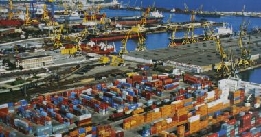 Stire din Eveniment : România pregătește în Portul Constanța o bază de răspuns la poluările marine, după naufragiul petrolierelor