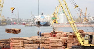 Stire din Economie : 75 de nave și-au anunțat sosirea în porturile românești
