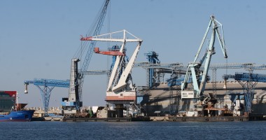 Stire din Economie : Porturile Constanța, Midia și Mangalia: 35 de nave sub operațiuni de încărcare - descărcare