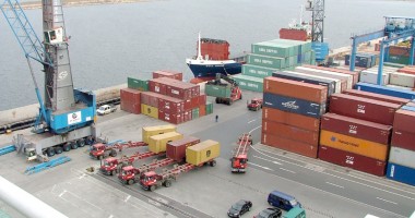 Stire din Economie : Portul Constanța a pierdut poziția de lider pe piața containerelor de la Marea Neagră