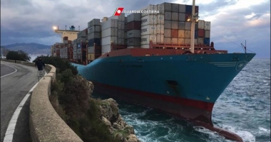 Portcontainerul "Gustav Maersk" a eșuat în timp ce lua pilotul