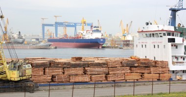Stire din Eveniment : Un hoț a primit interdicție de a intra în portul Constanța!
