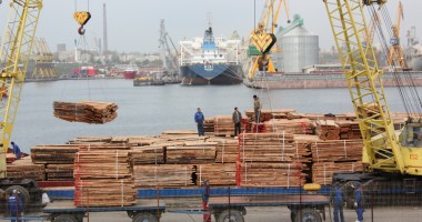 Stire din Economie : Porturile Constanța și Midia: 41 de nave sub operațiuni de încărcare - descărcare