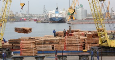 Stire din Economie : Porturile Constanța și Midia: 41 de nave sub operațiuni de încărcare - descărcare