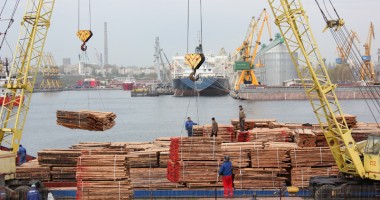 Stire din Eveniment : Din cauza ceții dense, porturile din Constanța sunt ÎNCHISE