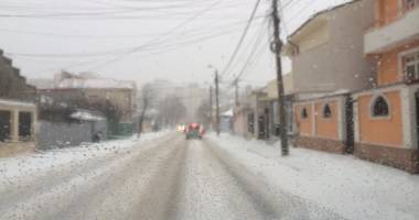 GALERIE FOTO. IARNA ȘI-A INTRAT ÎN DREPTURI! SE CIRCULĂ JALNIC PE STRĂZILE DIN CONSTANȚA - 5