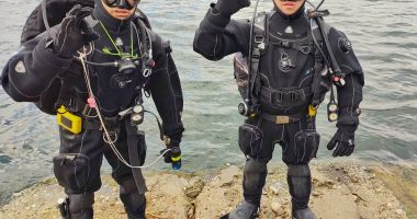 Ponton scufundat în portul militar Mangalia, din 2005, scos la suprafață de scafandri - 2