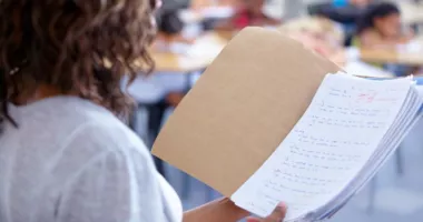 Stire din Cultură-Educație : Noi metode de evaluare a profesorilor. Portofoliul profesional, în dezbatere publică