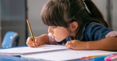 Stire din Cultură-Educație : Portofoliul școlarilor, obligatoriu din toamnă. Ce va conține acesta