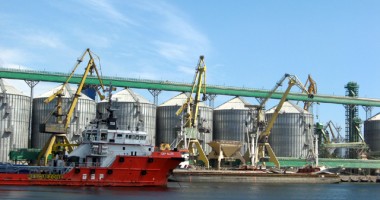Stire din Economie : Portuarii au câștigat că n-au ascultat de japonezi