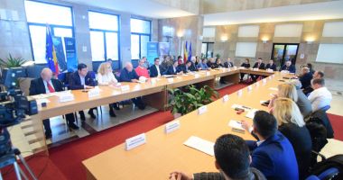 Portuarii construiesc strategia de relansare a transporturilor navale românești - 10