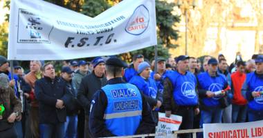Portuarii sunt furioși că sunt băgați în aceeași grupă de muncă cu frizerii - 2