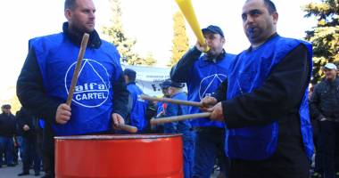 Portuarii sunt furioși că sunt băgați în aceeași grupă de muncă cu frizerii - 6