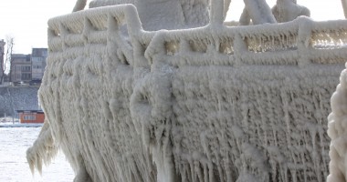 FOTOGRAFII SPECTACULOASE/ Gerul a transformat ambarcațiunile din portul Tomis în statui de gheață - 10