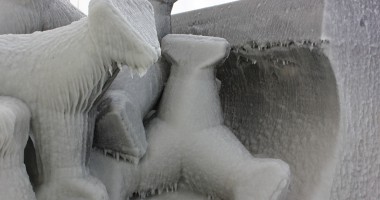 FOTOGRAFII SPECTACULOASE/ Gerul a transformat ambarcațiunile din portul Tomis în statui de gheață - 14