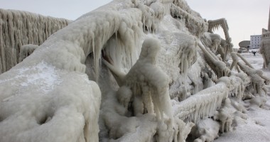 FOTOGRAFII SPECTACULOASE/ Gerul a transformat ambarcațiunile din portul Tomis în statui de gheață - 17