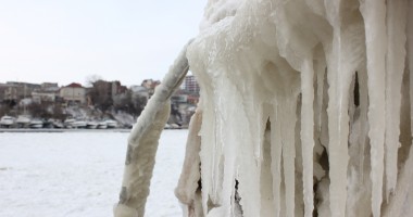 FOTOGRAFII SPECTACULOASE/ Gerul a transformat ambarcațiunile din portul Tomis în statui de gheață - 19